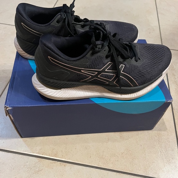 ASICS GlideRide Women Size 7 Black Running Shoe - Picture 2 of 4